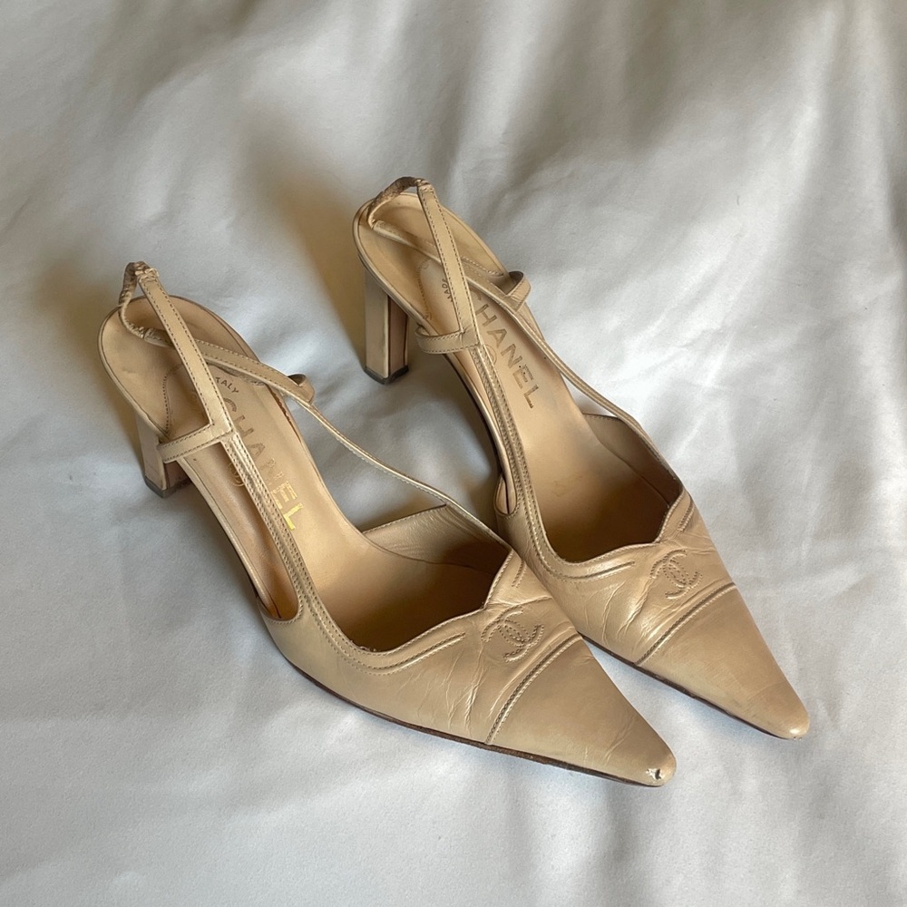 CHANEL vintage Beige Leather Pointed Slingback Heels